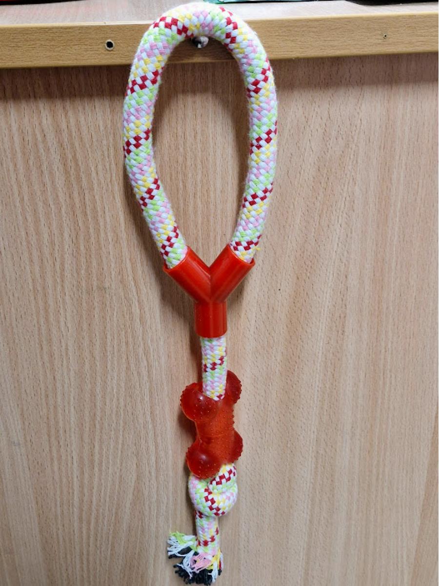ŽAISLAS ŠUNIMS  virvė su guminiu kramtuku 43cm